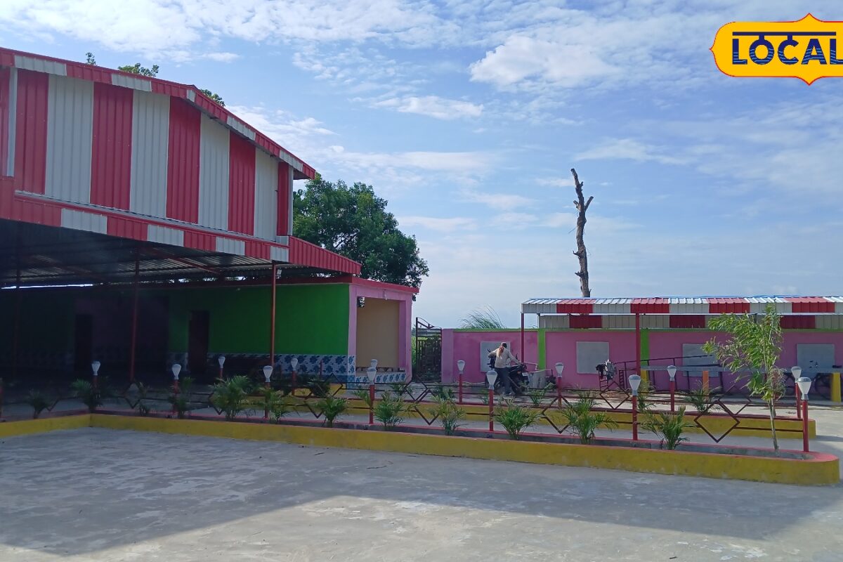 महराजगंज के अहिरौली उर्फ बजहा गांव के प्रधान नें बनवाया मैरेज हाल स्मार्ट विलेज के रूप में हुई पहचान मिल चुका है ऑवार्ड