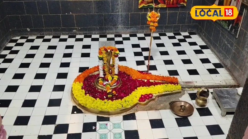 उज्जैन का 3000 साल पुराना तिलभांडेश्वर मंदिर महाकाल की तर्ज पर निकलती है शाही सवारी मुख्य द्वार पर गार्ड ऑफ ऑनर