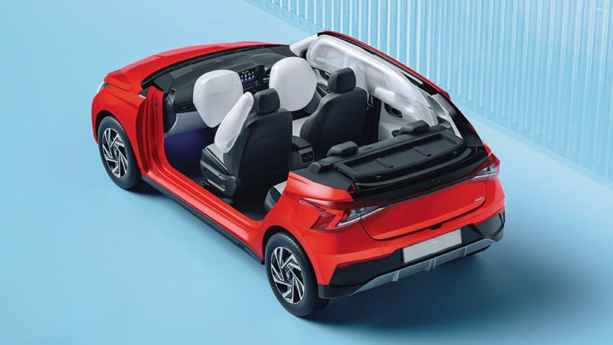 20 KM mileage, sunroof…price only ₹ 5,99,700! People are buying this hatchback in droves