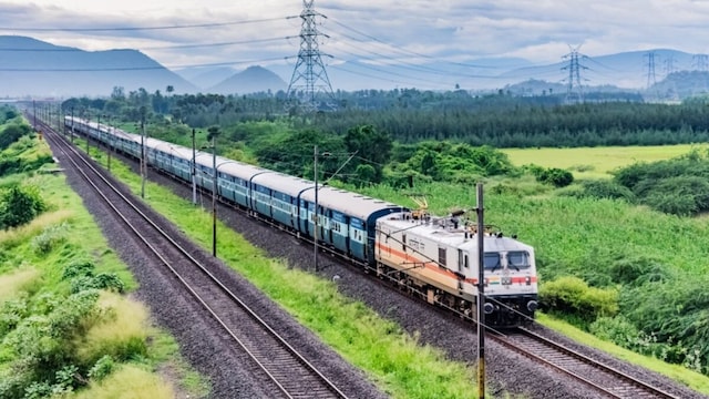 अब तेज रफ्तार दौड़ेंगी ट्रेनें, लेटलतीफी होगी खत्म, 226 करोड़ के बजट से अपग्रेड होगा रेलवे का नया सिस्टम!