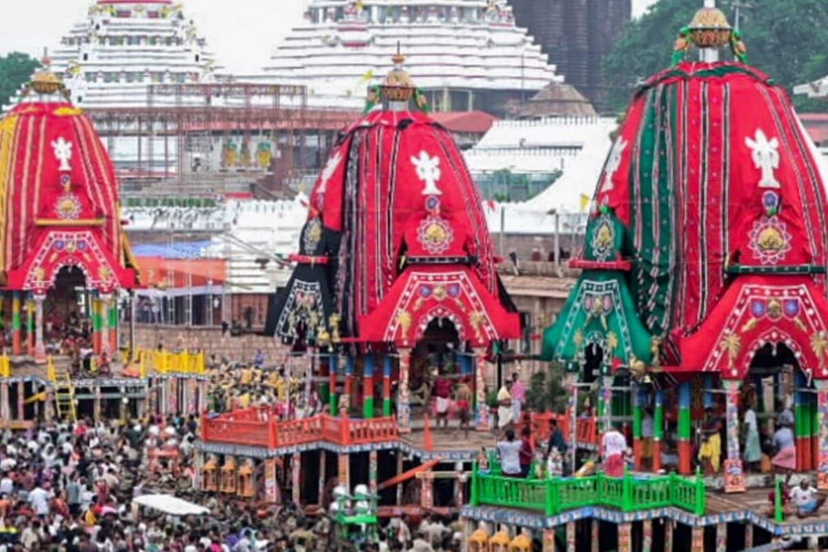 पुरी रथयात्रा के बाद भगवान जगन्नाथ के रथ के पहियों का क्या होता है जानिए भक्तों को कैसे मिलती हैं रथ की पवित्र लकड़ियां