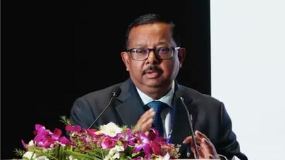 सुप्रीम कोर्ट के जज जस्टिस उज्ज्वल भुइयां ने मतदान के अधिकार को लेकर बेहद अहम टिप्पणी की है.