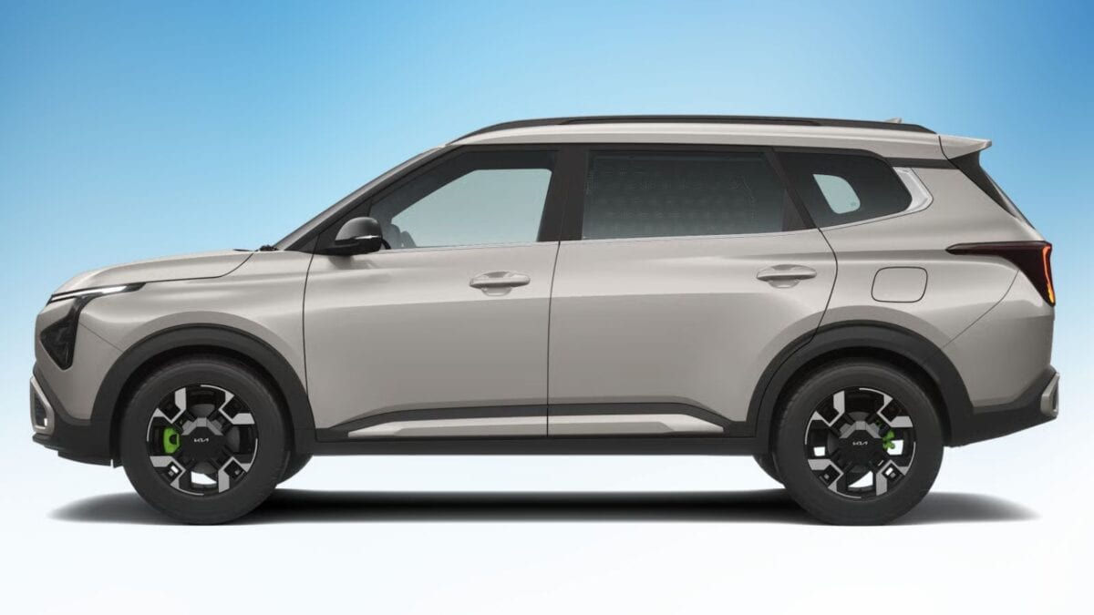 20 KM Mileage, Sunroof and 6 Airbags! This 7-seater MPV is getting a discount of ₹ 1.40 lakh