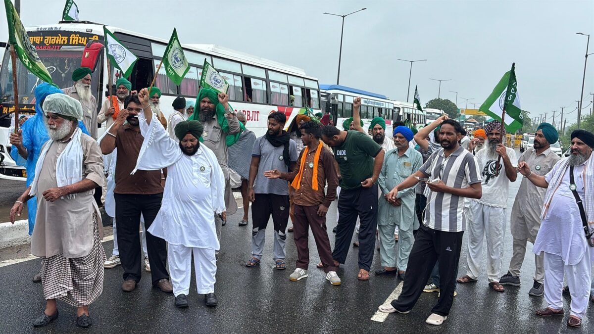 Kisan Andolan LIVE: हरियाणा सरकार ने मानी किसानों की दो मांगें, कृषि मंत्री से मिले पंधेर, कुरुक्षेत्र में धारा 163 लागू Kisan Andolan LIVE: हरियाणा सरकार ने मानी किसानों की दो मांगें, कृषि मंत्री से मिले पंधेर, कुरुक्षेत्र में धारा 163 लागू