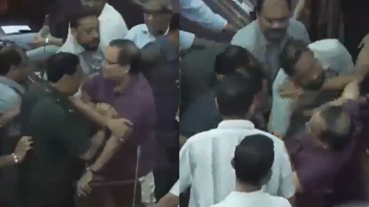 ‘ऐसी बदतमीजी पहले कभी नहीं देखी…’, हाथ-पैर पकड़कर घसीटते हुए सदन से किस नेता को बाहर टांग ले गए मार्शल? आपने वीडियो देखा! ‘ऐसी बदतमीजी पहले कभी नहीं देखी…’, हाथ-पैर पकड़कर घसीटते हुए सदन से किस नेता को बाहर टांग ले गए मार्शल? आपने वीडियो देखा!