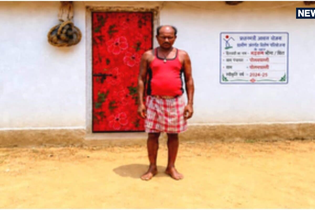 बंदूक से बुलडोजर तक मड़कम भीमा ने बदली अपनी तकदीर हिंसा छोड़ विकास अपनाया अब यूं संवर रही जिंदगी
