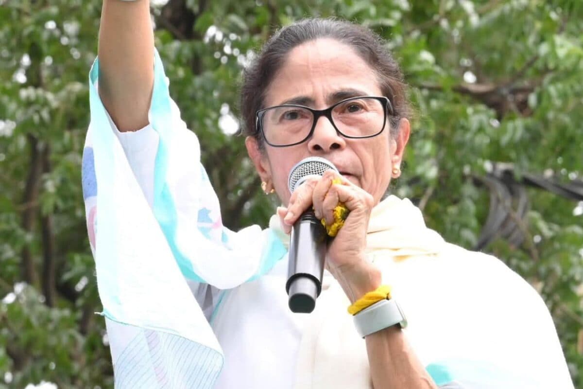 ममता बनर्जी जा सकती हैं जेल बंगाल में आने वाला राजनीतिक तूफान! बंगाल में सुवेंदु अधिकारी ने किया किया ऐलान शनिवार को आ सकता है भयंकर राजनीतिक तूफान