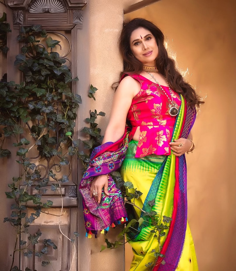 Meenakshi Seshadri, Meenakshi Seshadri movies, Meenakshi Seshadri news, Meenakshi Seshadri Instagram, Meenakshi Seshadri Instagram, मीनाक्षी शेषाद्रि, मीनाक्षी शेषाद्रि फिल्में, मीनाक्षी शेषाद्रि न्यूज
