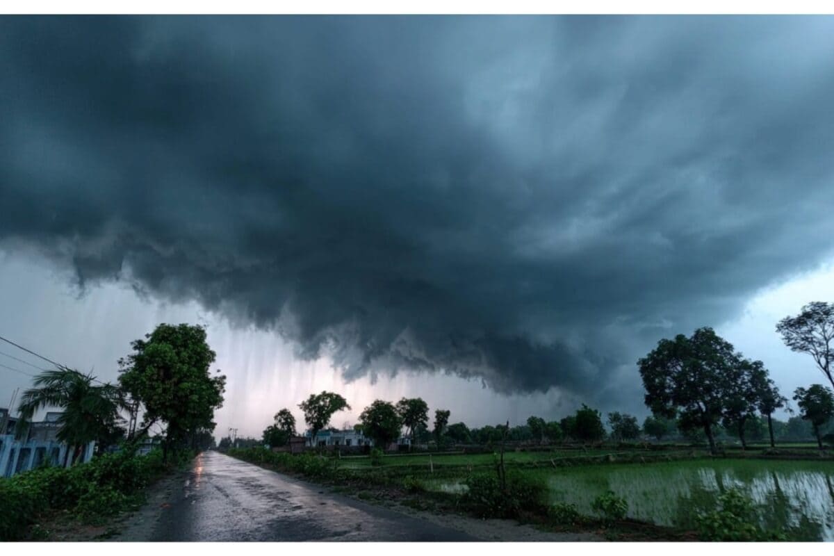 Bihar Aaj Ka Mausam: चंपारण-अररिया... 24 जिलों में बारिश का कहर, 50km/h से चलेगी हवा; गंगा-बागमती में उफान