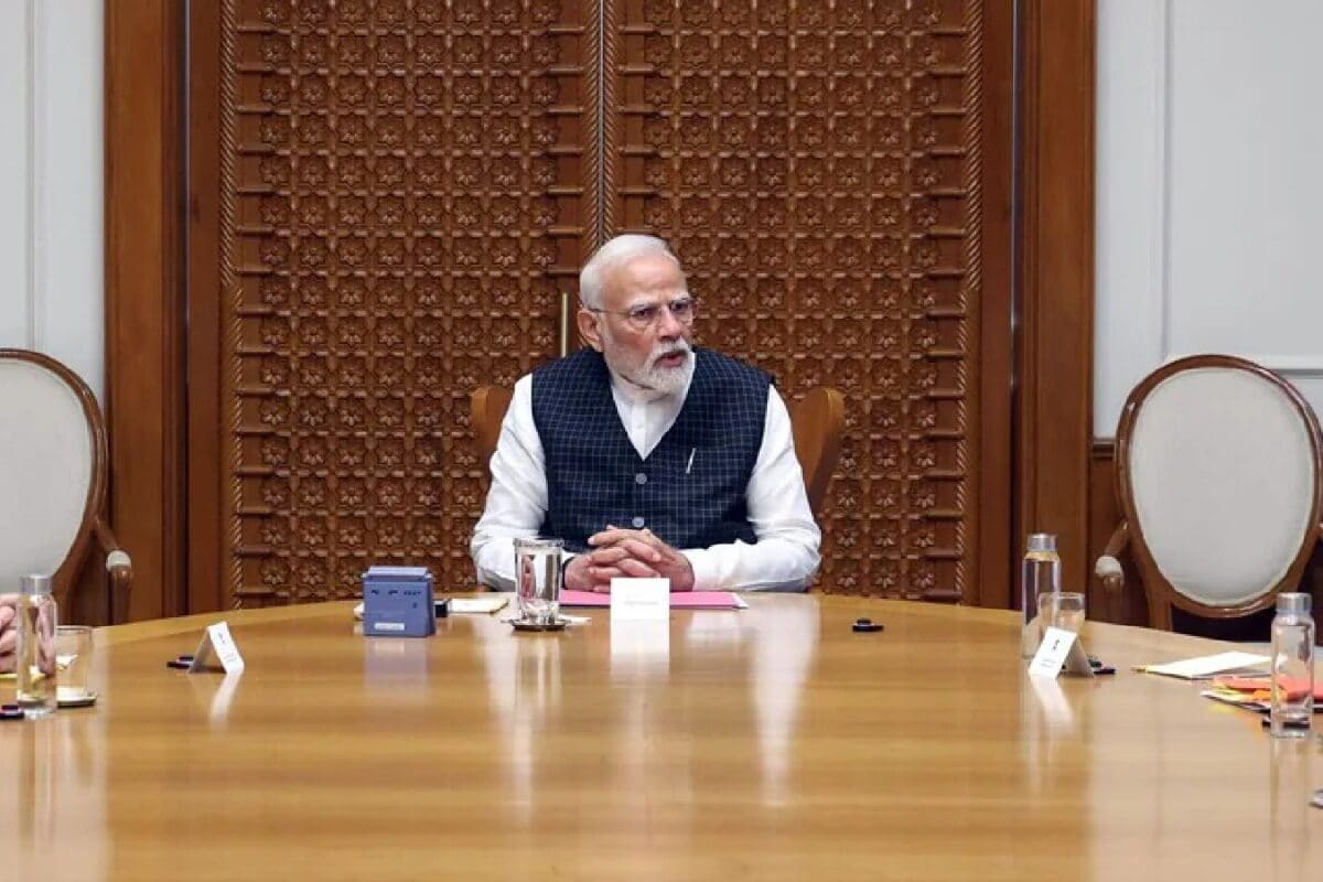 पीएम मोदी मीटिंग: मिडिल ईस्ट में जंग लेकिन इंडिया में नो-टेंशन! अगले साल तक खाद का हो चुका इंतजाम