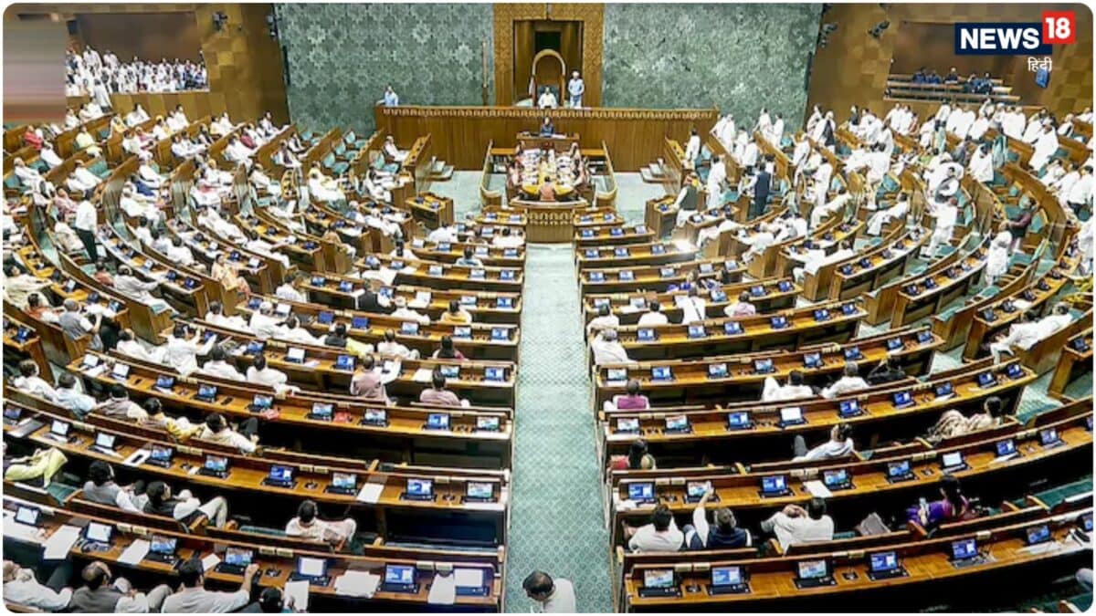 Parliament Session Live: केजरीवाल को नहीं मिली PM आवास तक मार्च की इजाजत नहीं, ई-20 पर घेरने का था प्लान, अब मकर द्वार पर जुटा विपक्ष Parliament Session Live: केजरीवाल को नहीं मिली PM आवास तक मार्च की इजाजत नहीं, ई-20 पर घेरने का था प्लान, अब मकर द्वार पर जुटा विपक्ष