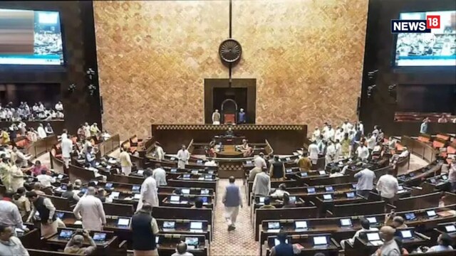 LIVE: संसद में फिर हंगामे के आसार, छात्रों के समर्थन में विपक्ष का प्रदर्शन