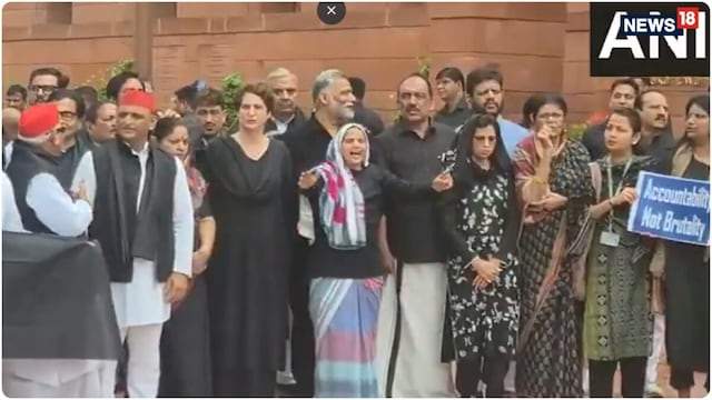 विपक्षी MPs काले कपड़े में पहुंच रह संसद, मांगा धर्मेंद्र प्रधान का इस्तीफा