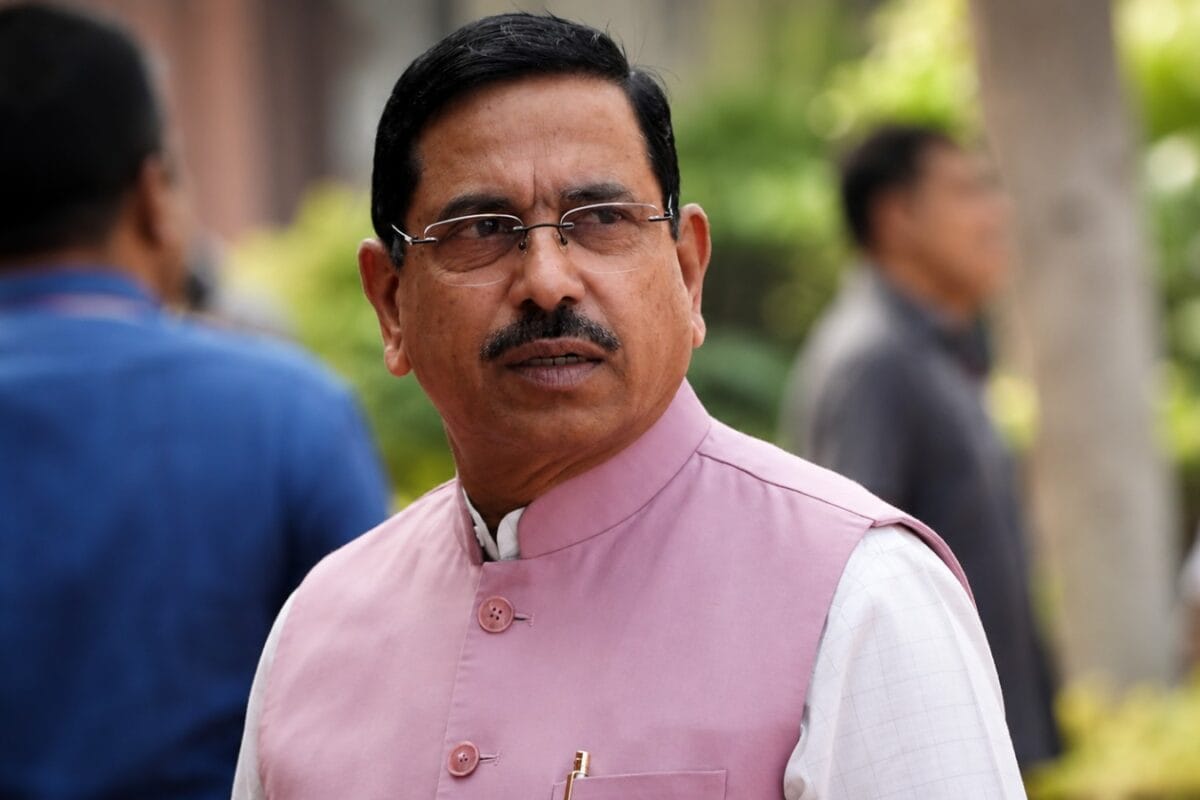 धर्मेंद्र प्रधान की विदाई के बाद नए शिक्षा मंत्री बने प्रह्लाद जोशी का पहला बयान