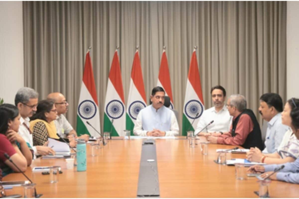 भरोसा बहाल करना प्रह्लाद जोशी की सबसे बड़ी चुनौती NEP से लेकर उच्च शिक्षा तक बड़ा एजेंडा