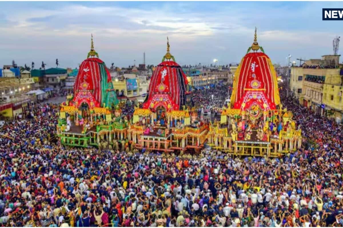 मौसी के घर गुंडिचा मंदिर पहुंचे महाप्रभु जगन्नाथ बलभद्र और देवी सुभद्रा रथयात्रा के रंग में रंगी पुरी देखें पूरा शेड्यूल