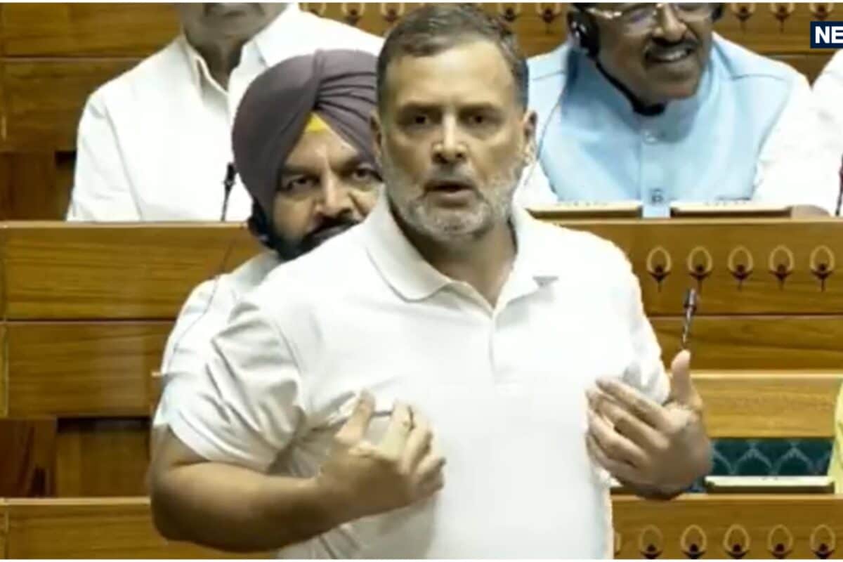 छात्र बेवकूफ और अंधभक्त राहुल गांधी के बयान पर लोकसभा में हंगामा किरेन रिजिजू ने माफी मांगने को कहा