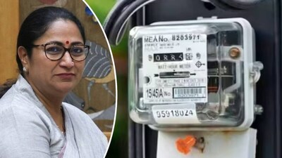 दिल्ली सरकार ने बिजली सब्सिडी लेने वाले उपभोक्ताओं का आधार वेरिफिकेशन का आदेश दिया है. 