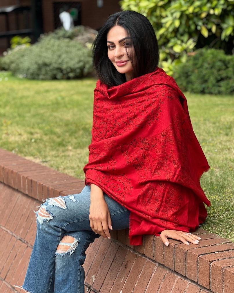 Neeru Bajwa, Neeru Bajwa on Satluj, Neeru Bajwa furious after Satluj removed from OTT, Neeru Bajwa ask reason for Satluj removed, Neeru Bajwa hit movies सतलुज पर नीरू बाजवा, नीरू बाजवा, ओटीटी से सतलज हटने पर भड़कीं नीरू बाजवा, नीरू बाजवा ने पूछा सतलुज हटाने का कारण, नीरू बाजवा की हिट फिल्में Neeru Bajwa, Neeru Bajwa on Satluj, Neeru Bajwa furious after Satluj removed from OTT, Neeru Bajwa ask reason for Satluj removed, Neeru Bajwa hit movies सतलुज पर नीरू बाजवा, नीरू बाजवा, ओटीटी से सतलज हटने पर भड़कीं नीरू बाजवा, नीरू बाजवा ने पूछा सतलुज हटाने का कारण, नीरू बाजवा की हिट फिल्में