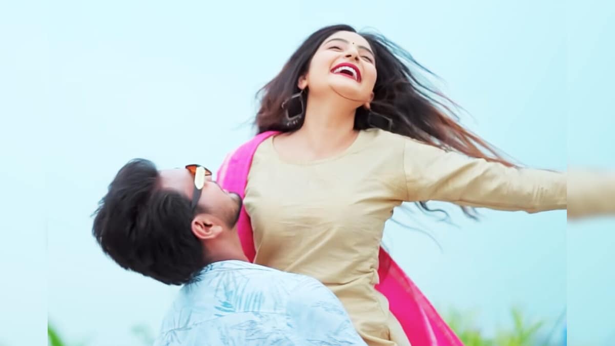 Bhojpuri Song: भोजपुरी एक्ट्रेस शिवानी सिंह का धमाका, भोजपुरी गाने ‘तकलीफ लागता’ से मचाया धमाल Bhojpuri Song: भोजपुरी एक्ट्रेस शिवानी सिंह का धमाका, भोजपुरी गाने ‘तकलीफ लागता’ से मचाया धमाल