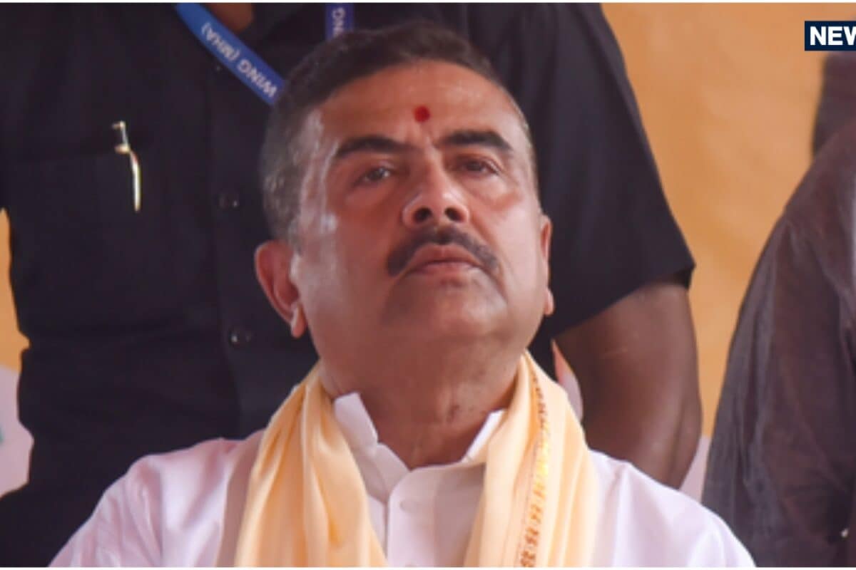 लाखों फेरीवालों ने ली राहत की सांस दुर्गा पूजा तक बेदखली के डर पर विराम CM सुवेंदु अधिकारी ने दिया भरोसा