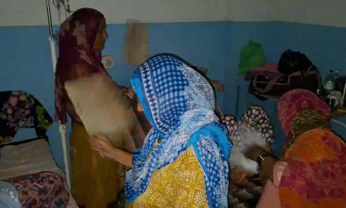 हरियाणाः करनाल सिविल अस्पताल की बत्ती गुल, प्रूसताओं समेत कई मरीजों को वार्ड छोड़कर आना पड़ा बाहर, व्यवस्था की खुली पोल