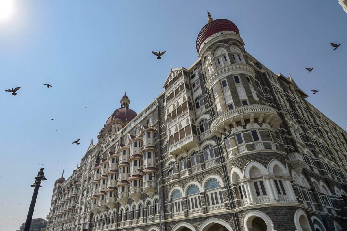 ताज होटल को बीएमसी ने थमाया 22 करोड़ का नोटिस 26/11 हमले के बाद से बाहर लगे बैरिकेड्स का है बिल