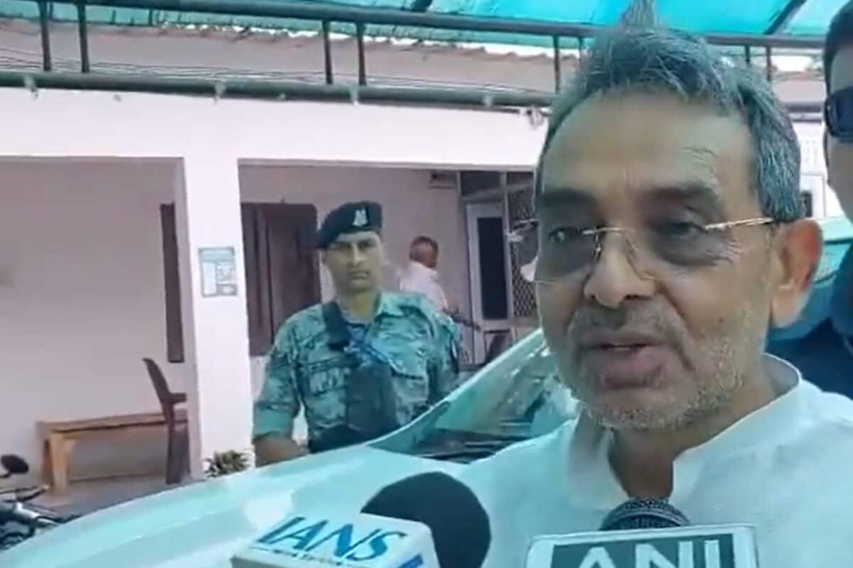 Bankipur Upchunav 2026: यहां रहकर भी कुछ नहीं कर पाएंगे बांकीपुर उपचुनाव में तेजस्वी के गायब रहने पर उपेंद्र कुशवाहा ने क्यों ली चुटकी