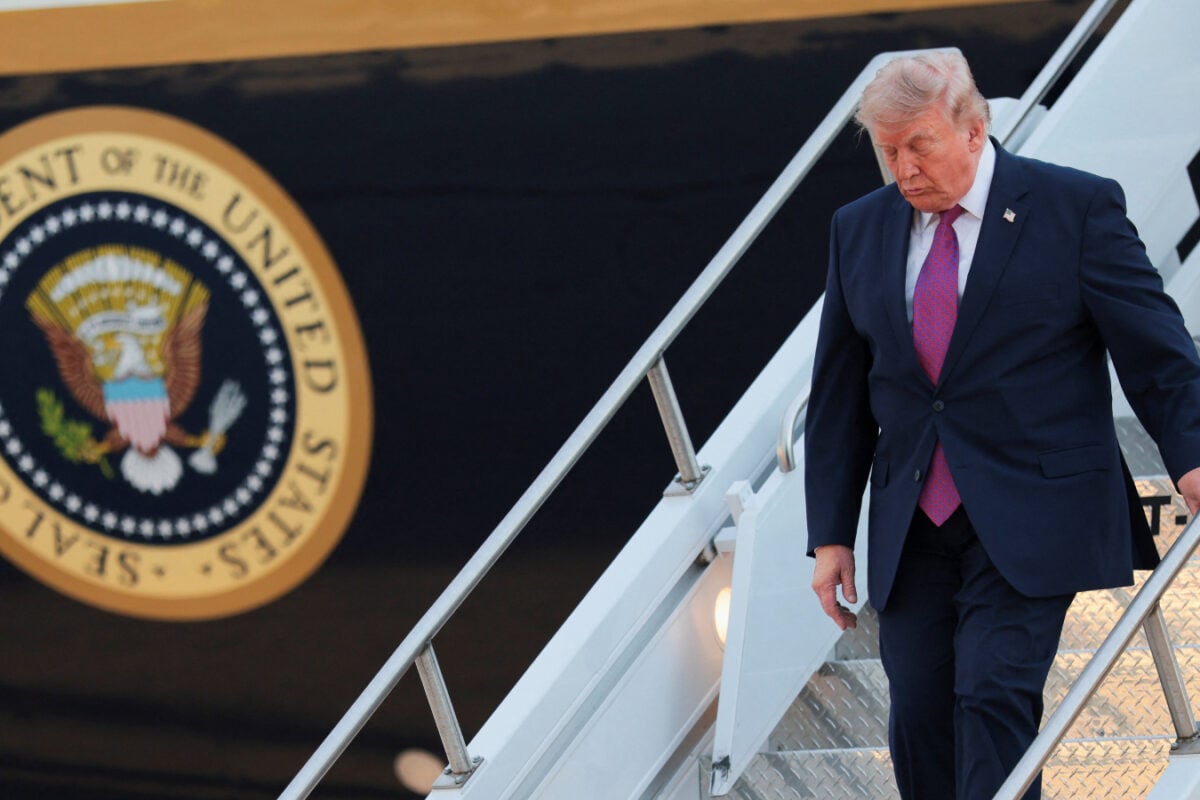 ईरानी बॉर्डर के पास ट्रंप ने क्यों बदला Air Force One? 3000 किमी दूर जाकर फिर नए प्लेन में बैठे