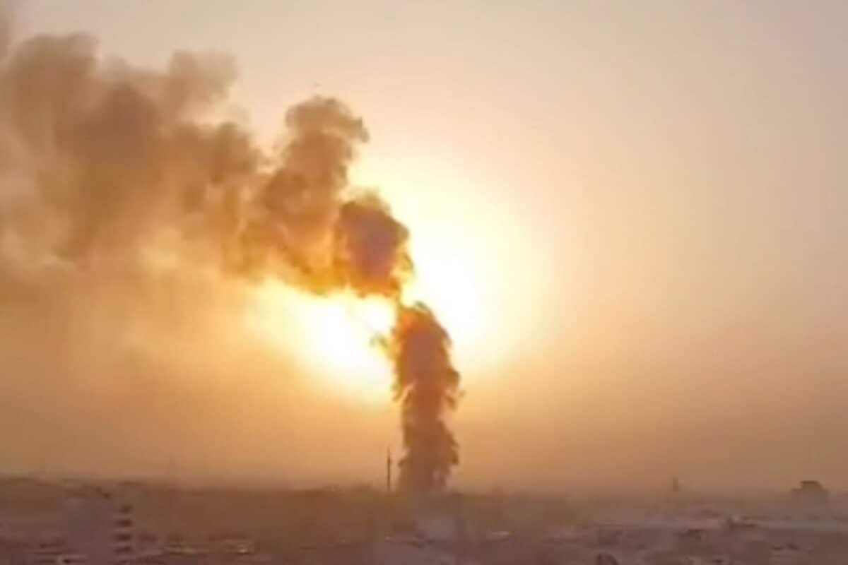 रुकने नहीं अब आगे बढ़ने लगा अमेरिका-ईरान वॉर, UAE से शुरू अब इस 6वें देश में पहुंची जंग की आग
