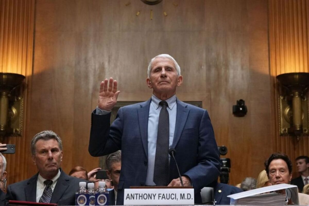 चीन नहीं अमेरिका ने बनाया था कोरोना वायरस? US के सबसे बड़े डॉक्टर ने संविधान को बनाया ढाल, सिल लिए