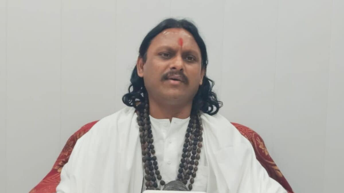 वृषभ राशि वालों की लव लाइफ में बढ़ेगा प्यार, जॉब में तनाव होगा खत्म