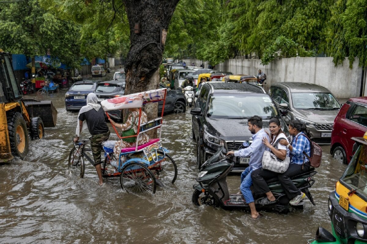 गुजरात-महाराष्ट्र में रेड अलर्ट हिमाचल-उत्‍तराखंड वाले भी बच नहीं पाएंगे जानें अपने शहर में कल का मौसम