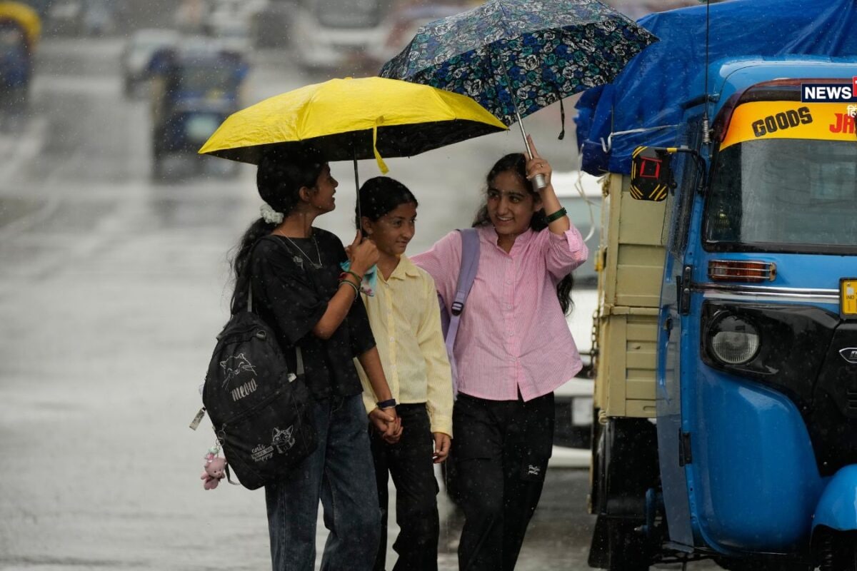 Aaj Ka Mausam: सावधान सतर्क! 48 घंटे तूफान बिजली और मूसलाधार बारिश 20 राज्यों में IMD का अलर्ट बाढ़-लैंडस्लाइड वाला मौसम