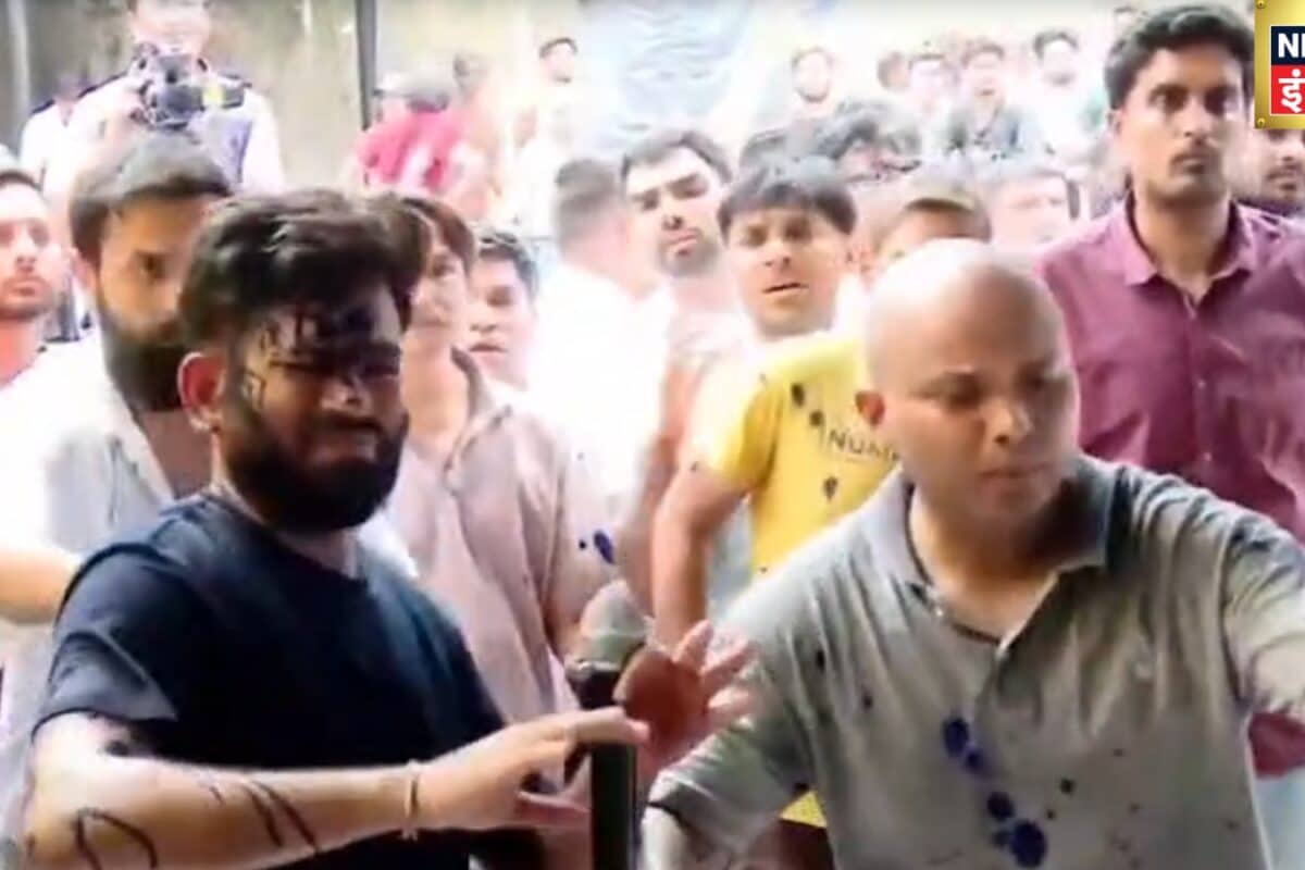 CJP अभिजीत दीपके पर महिला ने फेंकी स्‍याही लगाए जय श्रीराम नारे