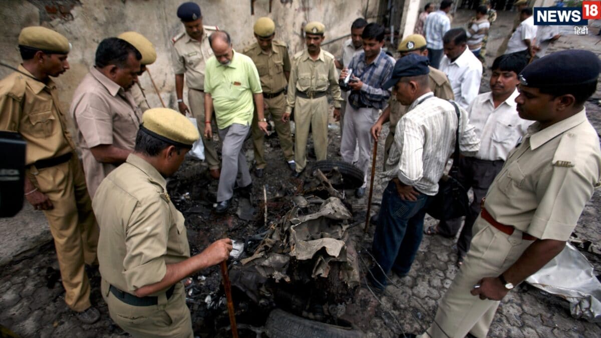 जब 20 बम धमाकों से दहला था देश, 1 घंटे में 57 की मौत, अहमदाबाद ब्लास्ट की कहानी – Ahmedabad 2008 Blast 20 bomb explode 57 killed Indian Mujahideen जब 20 बम धमाकों से दहला था देश, 1 घंटे में 57 की मौत, अहमदाबाद ब्लास्ट की कहानी – Ahmedabad 2008 Blast 20 bomb explode 57 killed Indian Mujahideen