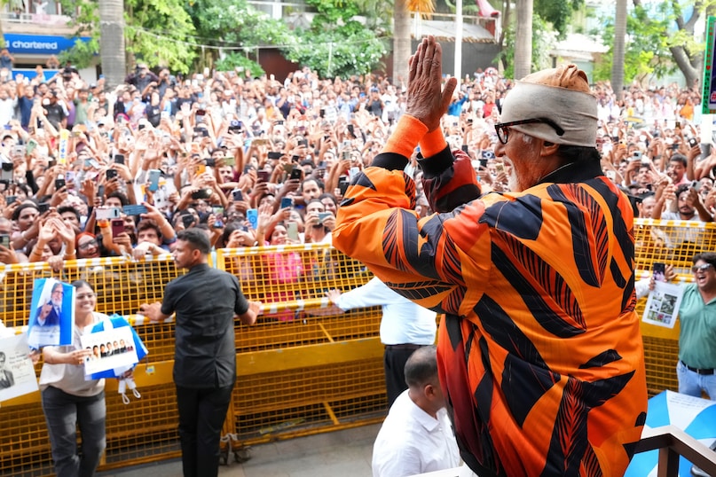 Amitabh Bachchan, Amitabh Bachchan Blog, Amitabh Bachchan experiencing Great Distress At age of 83, Amitabh Bachchan On FIFA, Amitabh Bachchan’s FIFA Comment Controversy, FIFA World Cup 2026, Amitabh Bachchan Is In 'Great Distress' Because Of FIFA World Cup, अमिताभ बच्चन, अमिताभ बच्चन का ब्लॉग, 83 साल की उम्र में अमिताभ बच्चन को हो रही है भारी परेशानी, FIFA पर अमिताभ बच्चन, FIFA पर अमिताभ बच्चन की टिप्पणी से विवाद, FIFA वर्ल्ड कप 2026, FIFA वर्ल्ड कप की वजह से अमिताभ बच्चन 'भारी परेशानी' में हैं