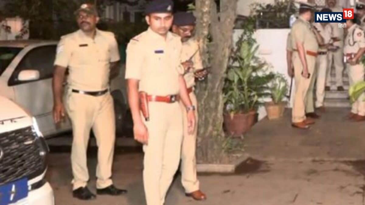 प्राइवेट पार्ट दिखाने लगा… घर में अकेले थी महिला, जबरन घुसा डिलिवरी एजेंट, सीधा भागा टॉयलेट और… प्राइवेट पार्ट दिखाने लगा… घर में अकेले थी महिला, जबरन घुसा डिलिवरी एजेंट, सीधा भागा टॉयलेट और…
