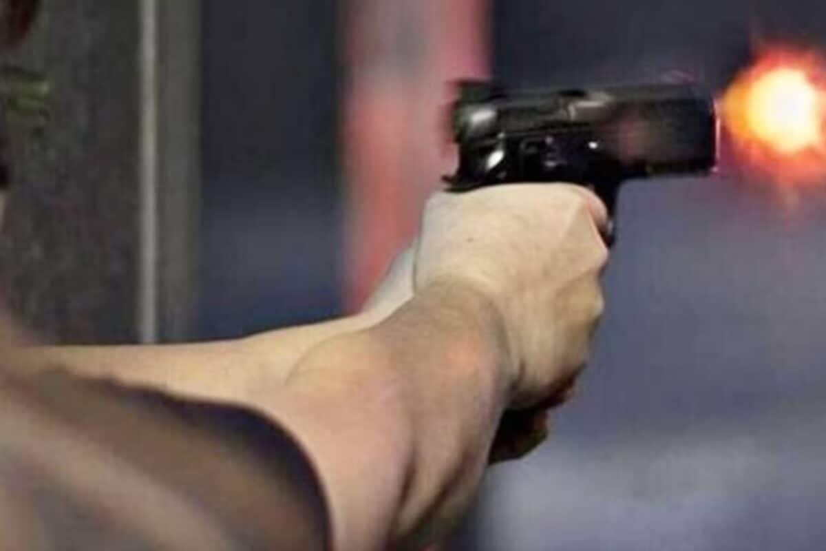 Bulandshahr Firing News: बुलंदशहर में बीच सड़क पर दनादन फायरिंग, दो लोगों की मौत, दो लोग घायल