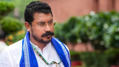 चंद्रशेखर आजाद के खिलाफ गैर जमानती वारंट जारी.