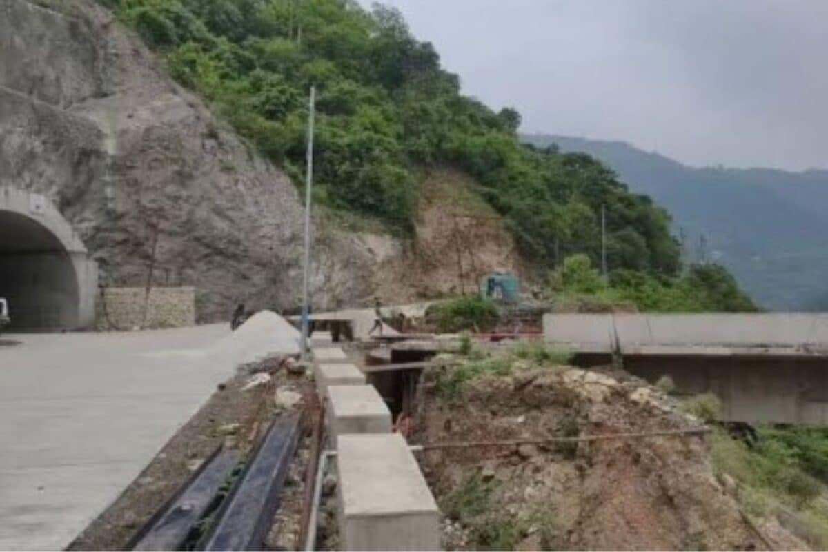 Chardham Yatra : आसान हो गई चारधाम यात्रा 900 मीटर की सुरंग बनकर तैयार ढाई साल से देर से पूरा हुआ प्रोजेक्ट