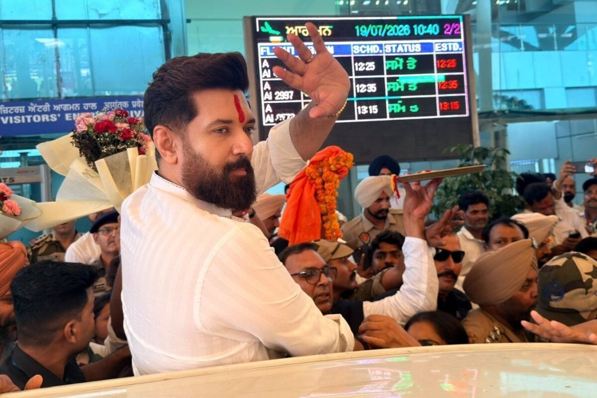 क्या चिराग पासवान पंजाब चुनाव 2027 में बनने जा रहे नए खिलाड़ी हरमंदिर साहिब में मत्था टेकते ही तेज हुई सियासी अटकलें!
