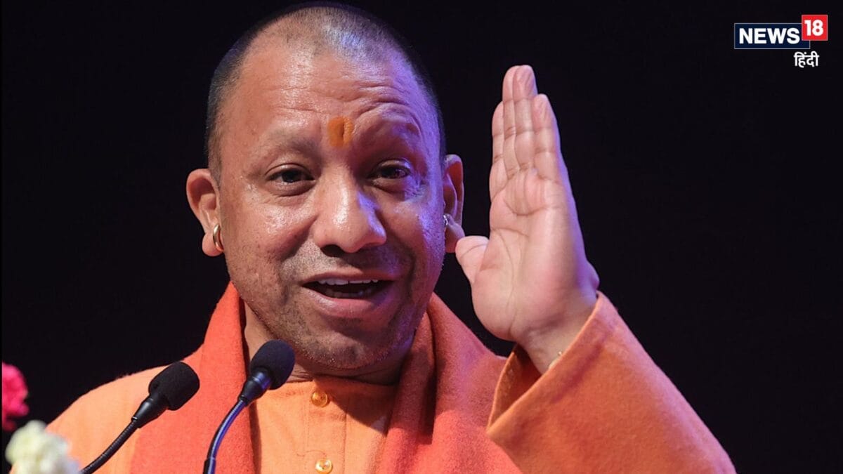 इटावा में सीएम योगी का सपा पर हमला, बोले- ‘बबुआ 12 बजे उठते थे, 5 बजे जिम और 7 बजे महफिल सजती थी’ इटावा में सीएम योगी का सपा पर हमला, बोले- ‘बबुआ 12 बजे उठते थे, 5 बजे जिम और 7 बजे महफिल सजती थी’