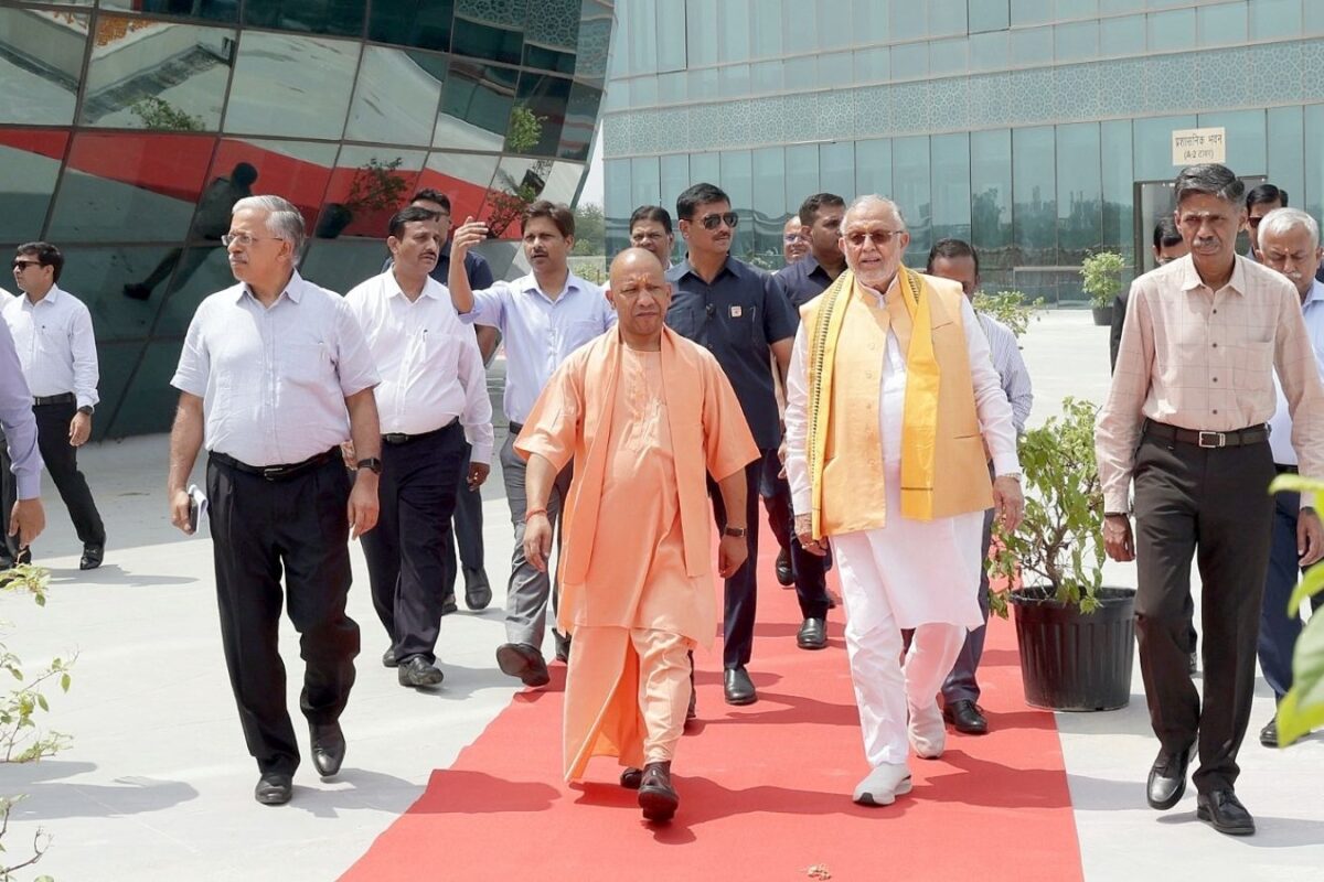 Opinion: 54 के सीएम योगी 27 की जंग यूपी में राम नाम पर लड़ाई भीषण क्या अखिलेश यादव का चक्रव्यूह तोड़ पाएगी बीजेपी