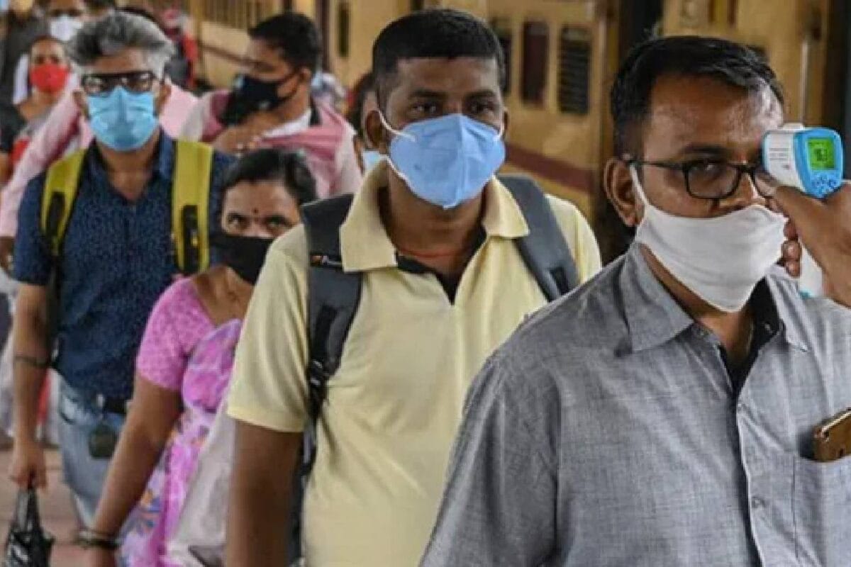 भारत में कोरोना रिटर्न! 4 मौतों और 12 नए केस से हड़कंप क्या मास्क पहनने का वक्त आ गया अब कितना बड़ा खतरा