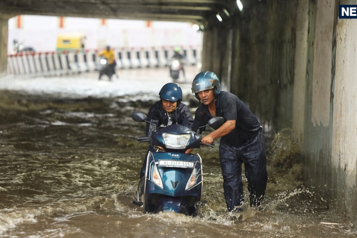 IMD Weather Today: दिल्‍ली का भी नंबर आ गया रात से हो रही बारिश जम्‍मू-कश्‍मीर से बिहार-बंगाल तक आफत ही आफत