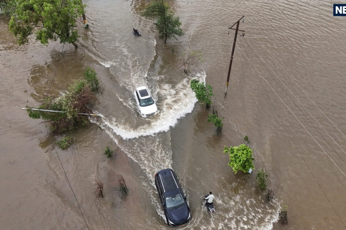 Delhi-NCR Rain Traffic LIVE: दिल्‍लीवालों ऑफिस के लिए निकलना है तो सावधान! कई इलाकों में जलभराव के चलते जाम गाजियाबाद में स्‍कूल बंद