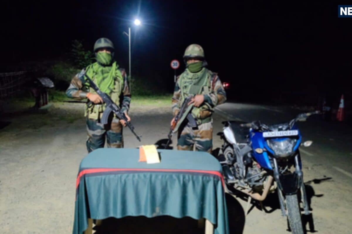 लावारिश पड़ी थी बाइक अचानक पहुंची पुलिस तलाशी में मिली ऐसी चीज मच गई खलबली