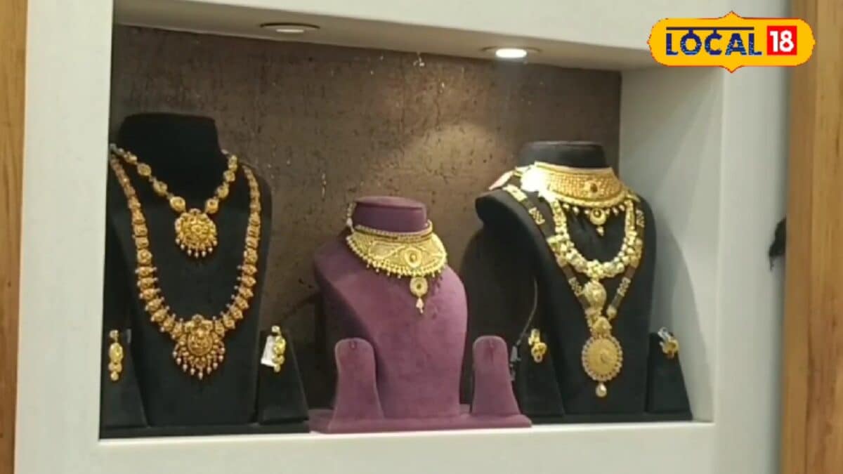 Gold-Silver rate today: सोना-चांदी के भाव में आई गिरावट, शादी की खरीदारी का बेस्ट टाइम, वाराणसी में जानिए आज का ताजा रेट Gold-Silver rate today: सोना-चांदी के भाव में आई गिरावट, शादी की खरीदारी का बेस्ट टाइम, वाराणसी में जानिए आज का ताजा रेट