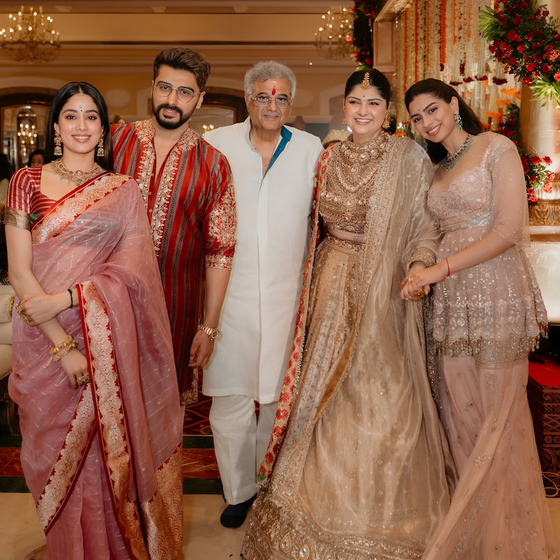 Aamir Khan, Gauri Spratt, Aamir Khan wedding, Taylor Swift, Travis Kelce, Taylor Swift-Travis Kelce wedding, आमिर खान, गौरी स्प्रैट, आमिर खान की शादी, टेलर स्विफ्ट, ट्रैविस केल्सी, टेलर स्विफ्ट-ट्रैविस केल्सी की शादी Aamir Khan, Gauri Spratt, Aamir Khan wedding, Taylor Swift, Travis Kelce, Taylor Swift-Travis Kelce wedding, आमिर खान, गौरी स्प्रैट, आमिर खान की शादी, टेलर स्विफ्ट, ट्रैविस केल्सी, टेलर स्विफ्ट-ट्रैविस केल्सी की शादी